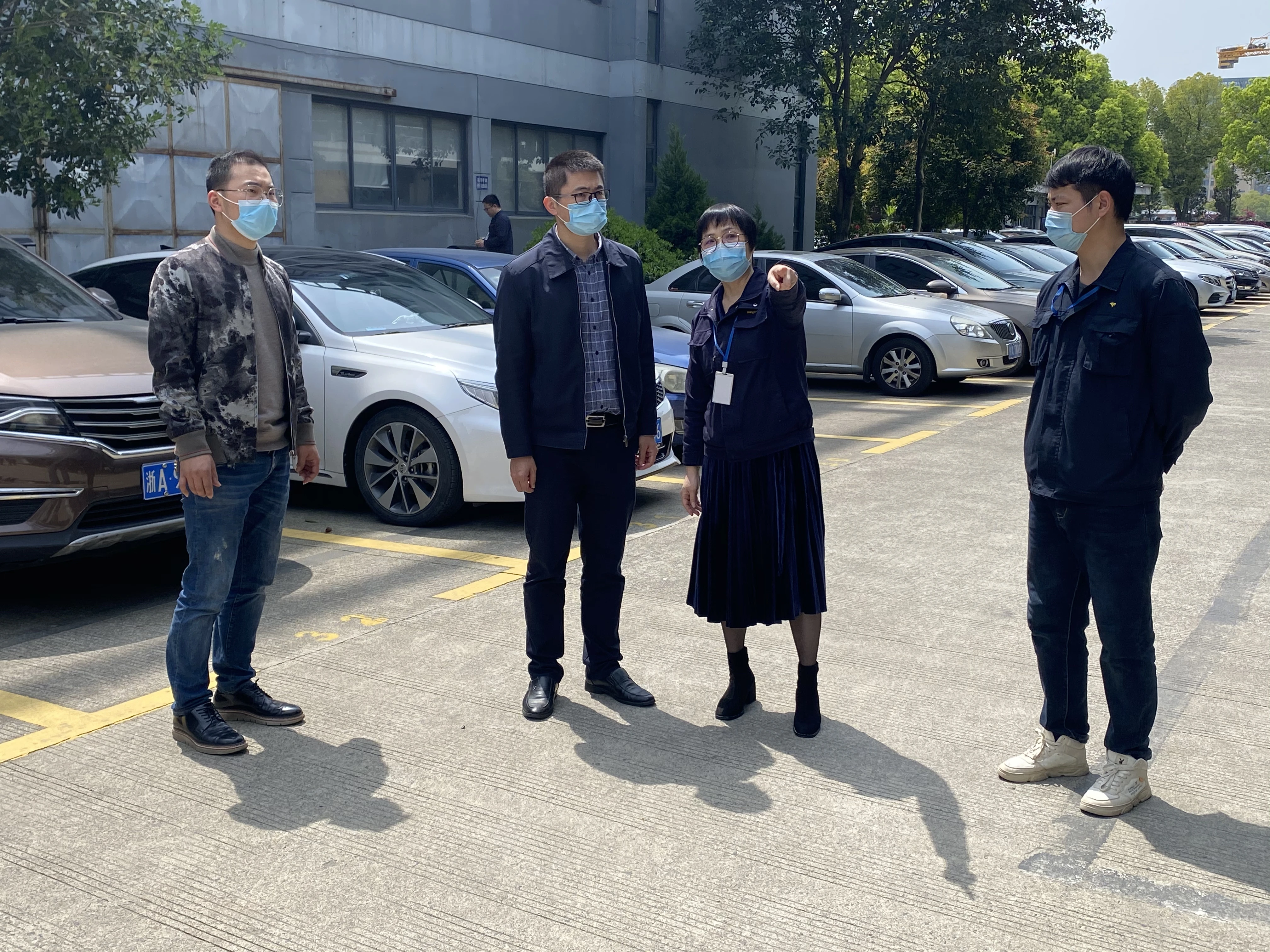 西湖区副区长李扬章一行莅临浙大乐鱼官方端网站登录入口_乐鱼leyu(中国)
督导、检查进口物料防疫工作